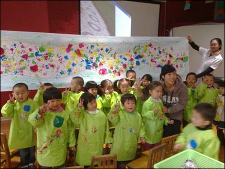 幼兒園中班美術活動設計:石子路